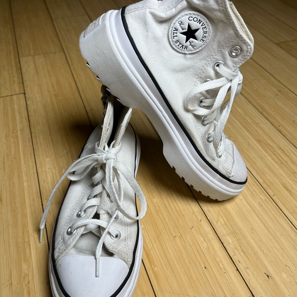 Converse Chuck Taylor® All Star® Lugged Lift Platform Canvas (Big Kid) Size 5 - Picture 2 of 9